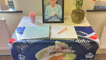 Picture of Queen Elizabeth Jubilee Flag and a pink candle.
